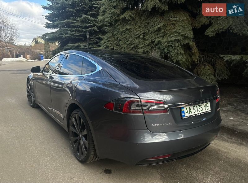 Лифтбек Tesla Model S 2018 в Киеве