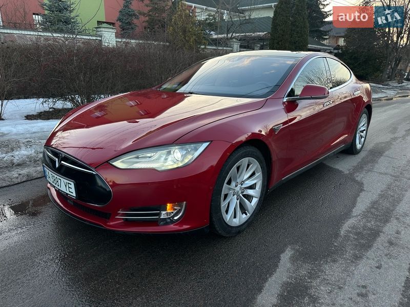 Лифтбек Tesla Model S 2015 в Киеве