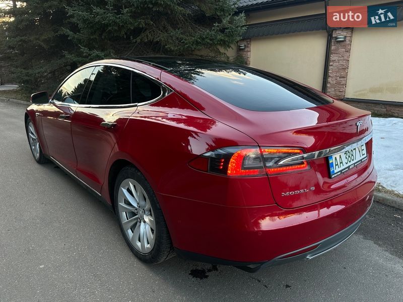 Лифтбек Tesla Model S 2015 в Киеве