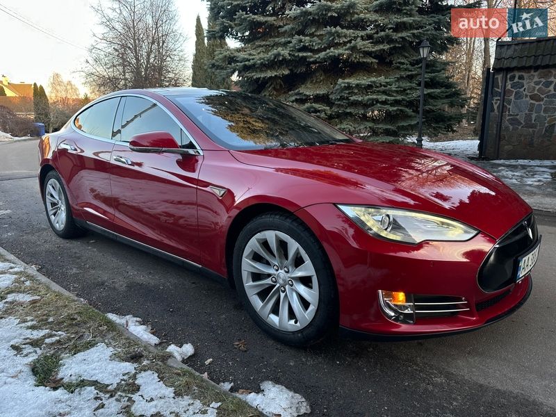 Лифтбек Tesla Model S 2015 в Киеве