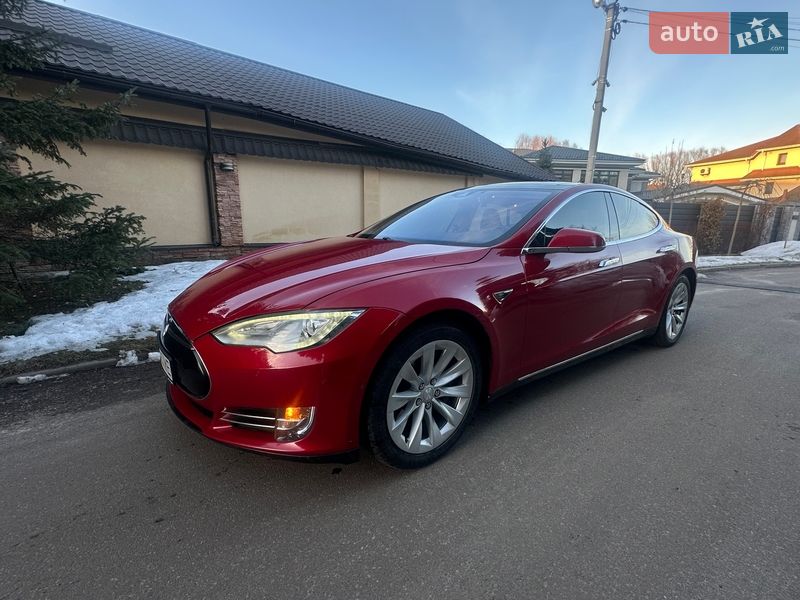 Лифтбек Tesla Model S 2015 в Киеве