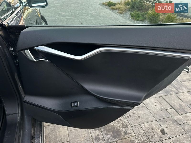 Лифтбек Tesla Model S 2013 в Луцке