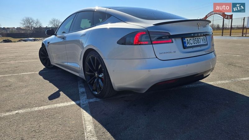 Ліфтбек Tesla Model S 2016 в Луцьку