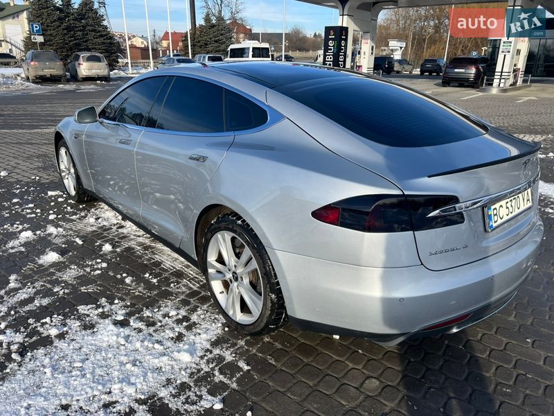 Лифтбек Tesla Model S 2013 в Львове