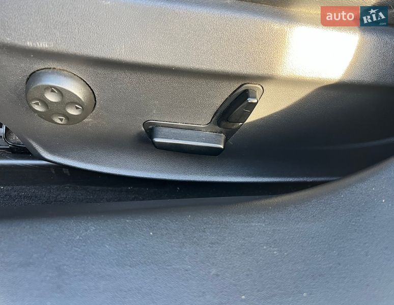 Лифтбек Tesla Model S 2013 в Львове