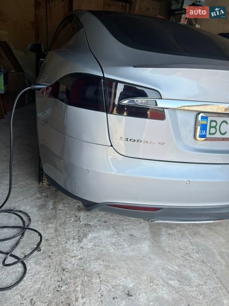 Лифтбек Tesla Model S 2013 в Львове
