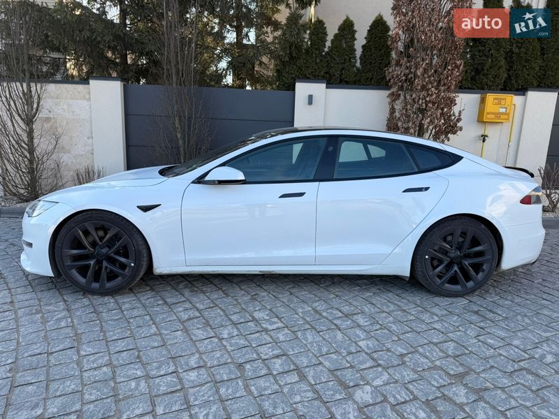 Лифтбек Tesla Model S 2022 в Львове