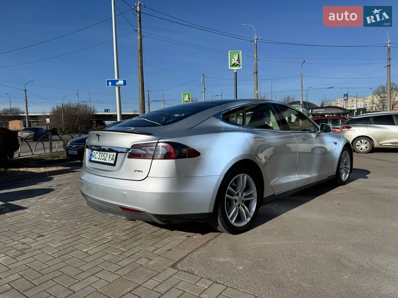 Ліфтбек Tesla Model S 2014 в Луцьку
