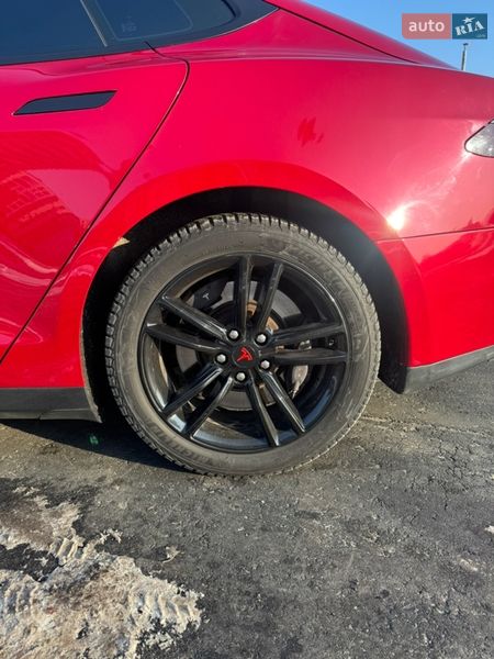 Ліфтбек Tesla Model S 2014 в Черкасах фото 26 Ліфтбек Tesla Model S 2014 в Черкасах