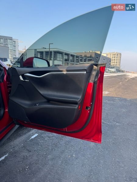 Ліфтбек Tesla Model S 2014 в Черкасах фото 32 Ліфтбек Tesla Model S 2014 в Черкасах