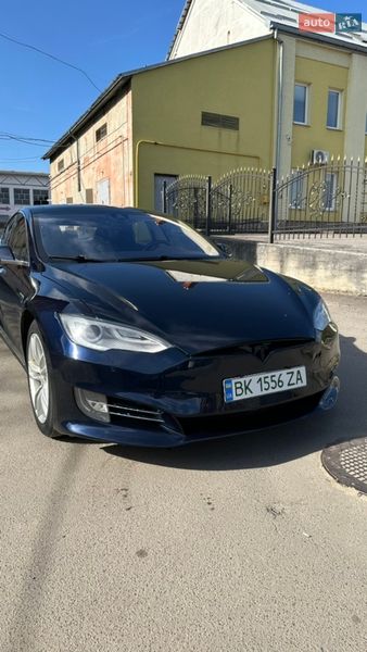 Лифтбек Tesla Model S 2015 в Львове