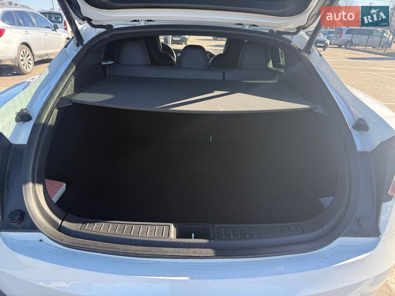 Лифтбек Tesla Model S 2017 в Киеве