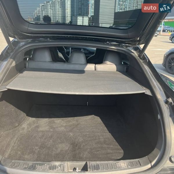 Лифтбек Tesla Model S 2015 в Львове