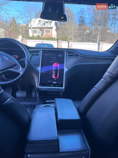 Лифтбек Tesla Model S 2016 в Львове