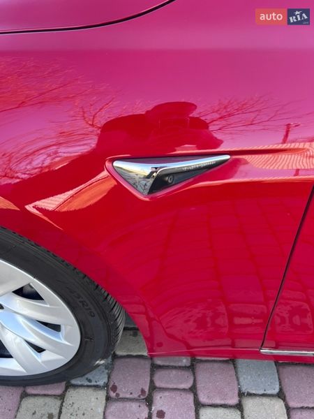 Лифтбек Tesla Model S 2016 в Львове