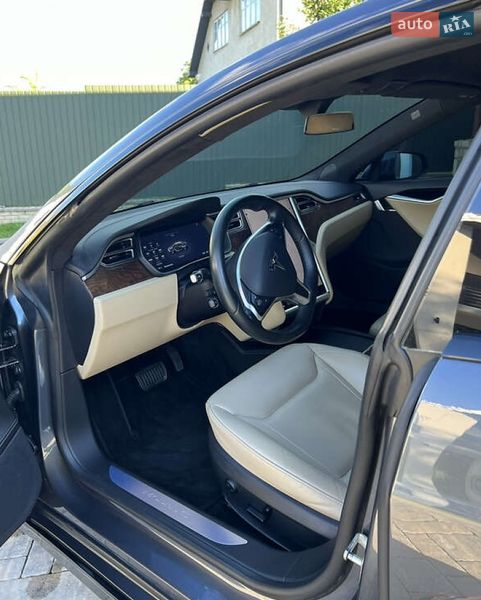 Ліфтбек Tesla Model S 2016 в Івано-Франківську