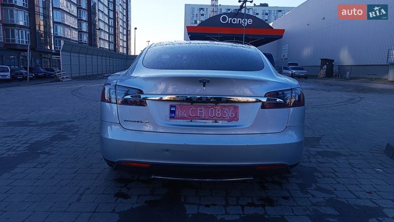 Лифтбек Tesla Model S 2013 в Львове
