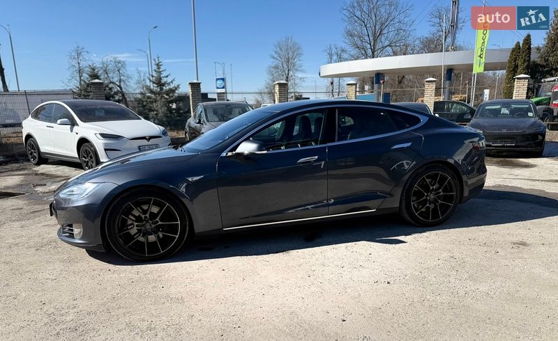 Лифтбек Tesla Model S 2015 в Виннице