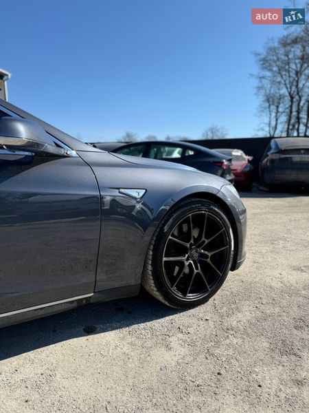 Лифтбек Tesla Model S 2015 в Виннице