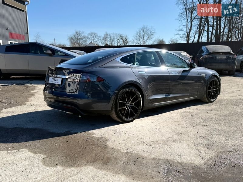 Лифтбек Tesla Model S 2015 в Виннице