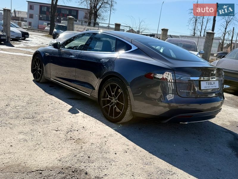 Лифтбек Tesla Model S 2015 в Виннице