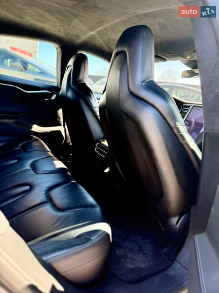Лифтбек Tesla Model S 2015 в Виннице
