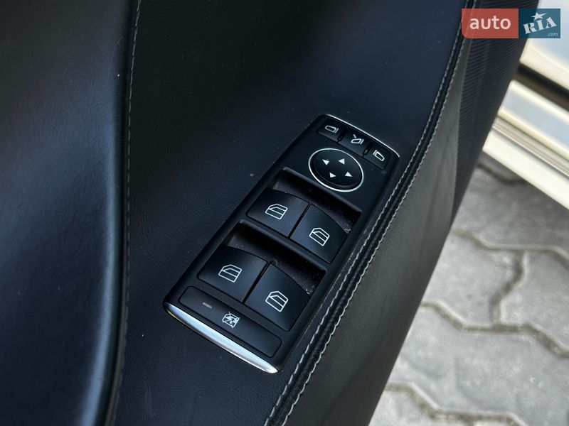 Ліфтбек Tesla Model S 2016 в Львові