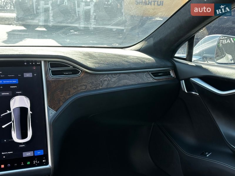 Ліфтбек Tesla Model S 2016 в Львові