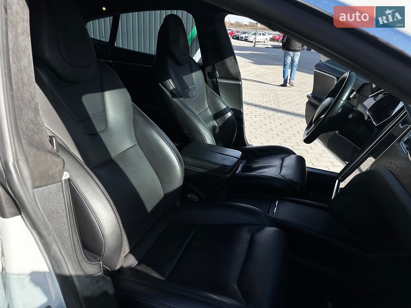 Ліфтбек Tesla Model S 2016 в Львові