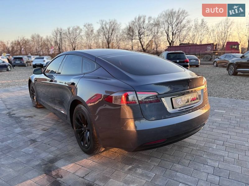 Лифтбек Tesla Model S 2017 в Коломые