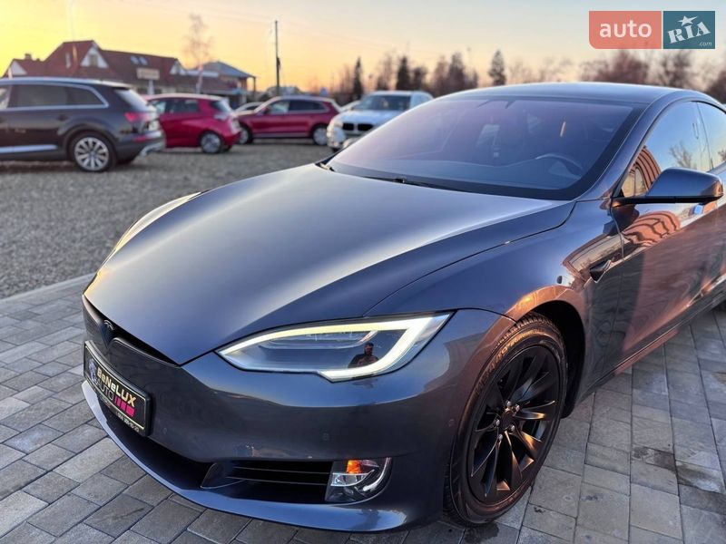 Лифтбек Tesla Model S 2017 в Коломые