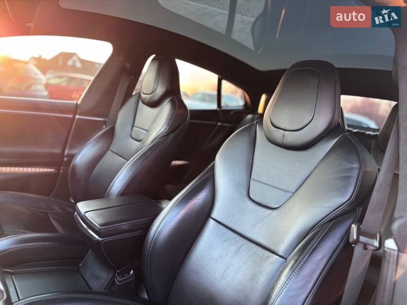 Лифтбек Tesla Model S 2017 в Коломые