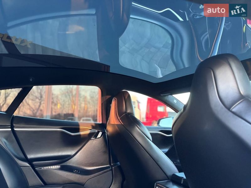 Лифтбек Tesla Model S 2017 в Коломые