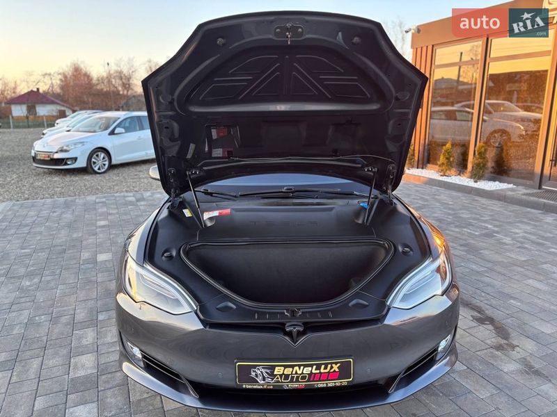 Лифтбек Tesla Model S 2017 в Коломые