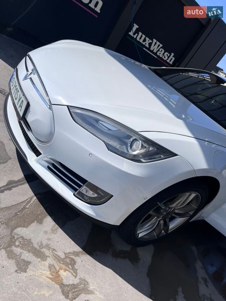 Ліфтбек Tesla Model S 2014 в Шумську