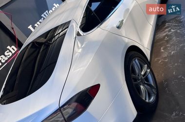 Ліфтбек Tesla Model S 2014 в Шумську