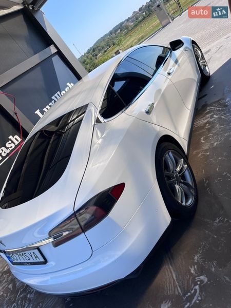 Ліфтбек Tesla Model S 2014 в Шумську