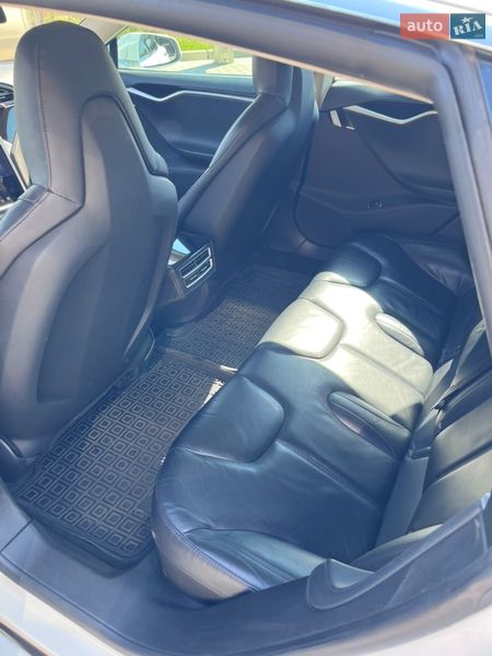 Ліфтбек Tesla Model S 2014 в Шумську