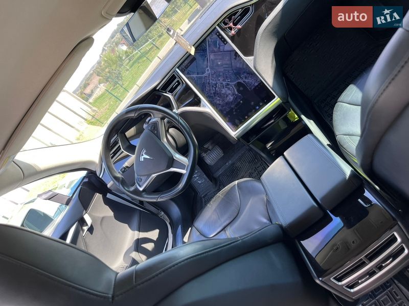 Ліфтбек Tesla Model S 2014 в Шумську