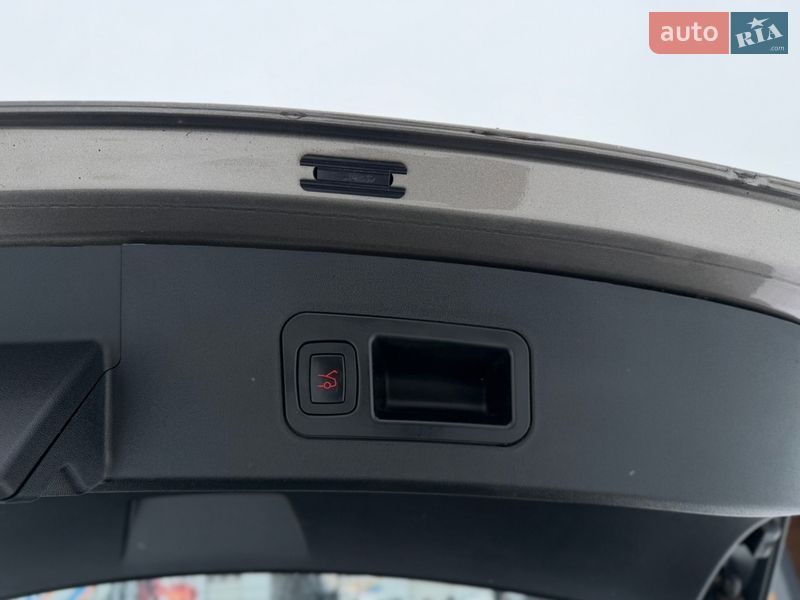 Ліфтбек Tesla Model S 2016 в Житомирі