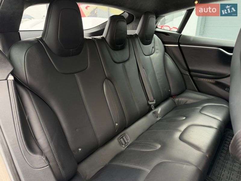 Ліфтбек Tesla Model S 2016 в Житомирі