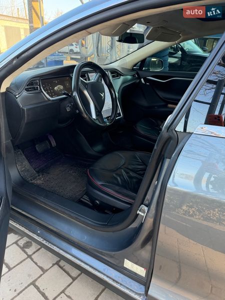 Лифтбек Tesla Model S 2013 в Кривом Роге