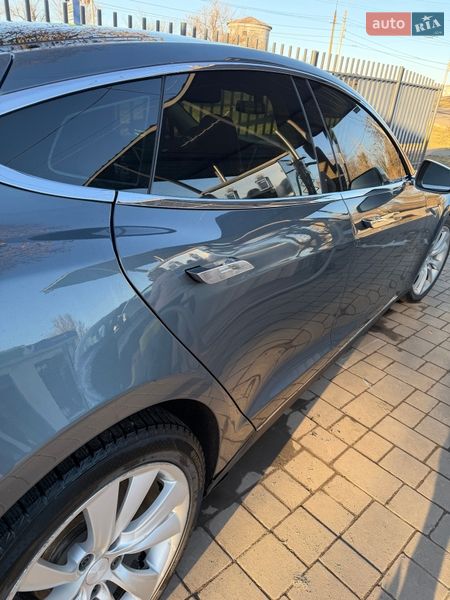 Лифтбек Tesla Model S 2013 в Кривом Роге