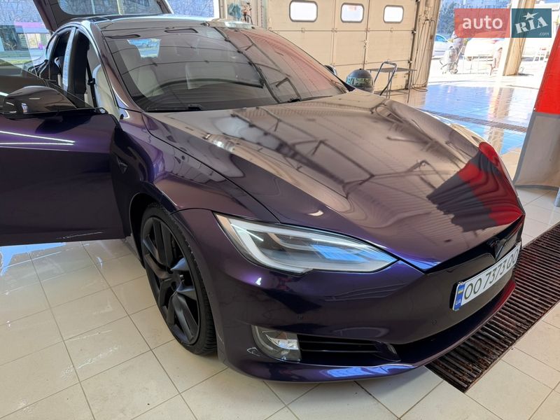 Ліфтбек Tesla Model S 2018 в Одесі
