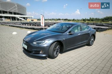 Ліфтбек Tesla Model S 2017 в Львові