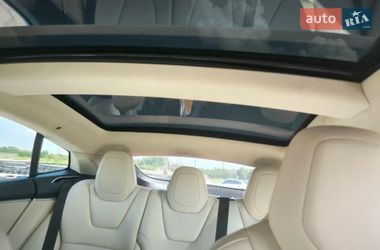 Лифтбек Tesla Model S 2017 в Львове