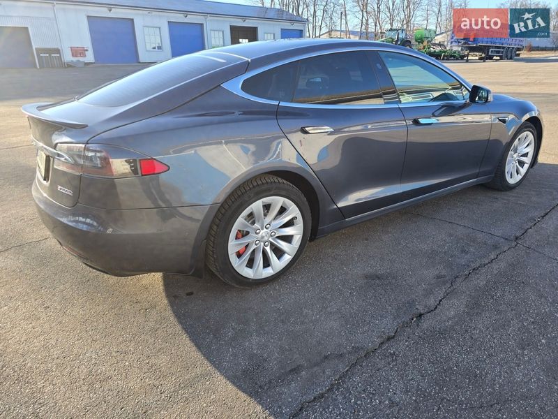 Лифтбек Tesla Model S 2018 в Кропивницком