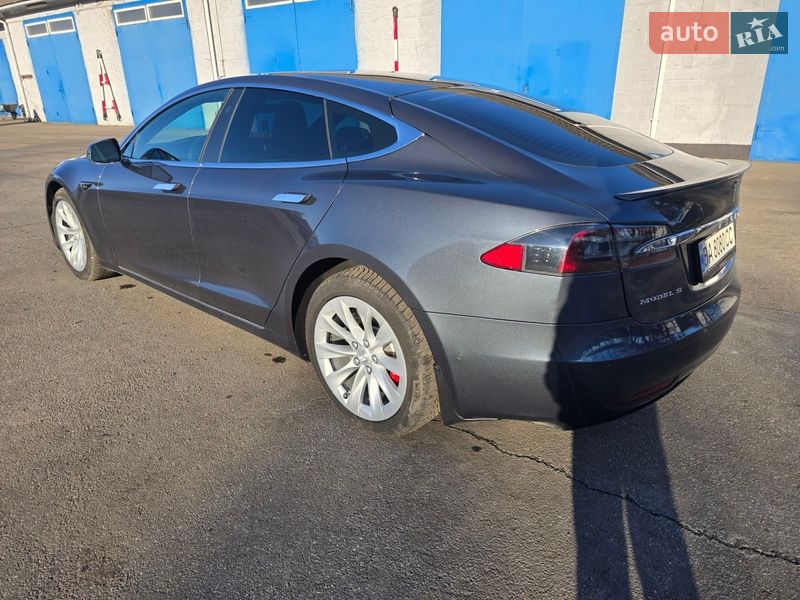Лифтбек Tesla Model S 2018 в Кропивницком