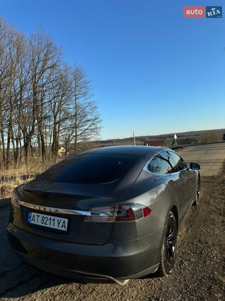 Лифтбек Tesla Model S 2015 в Ивано-Франковске