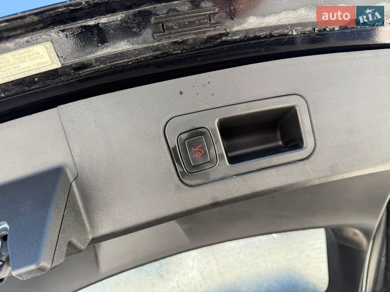 Лифтбек Tesla Model S 2018 в Киеве фото 3 Лифтбек Tesla Model S 2018 в Киеве